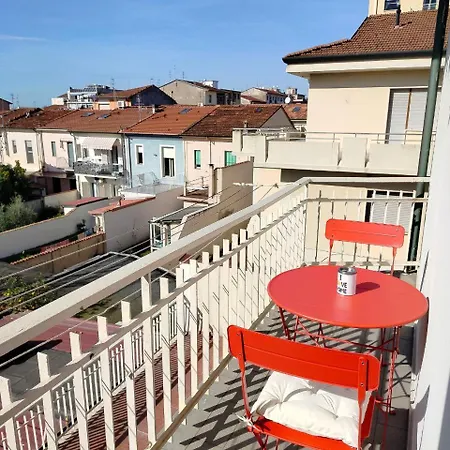 Dandelion Home Viareggio Stazione Fs Exterior photo
